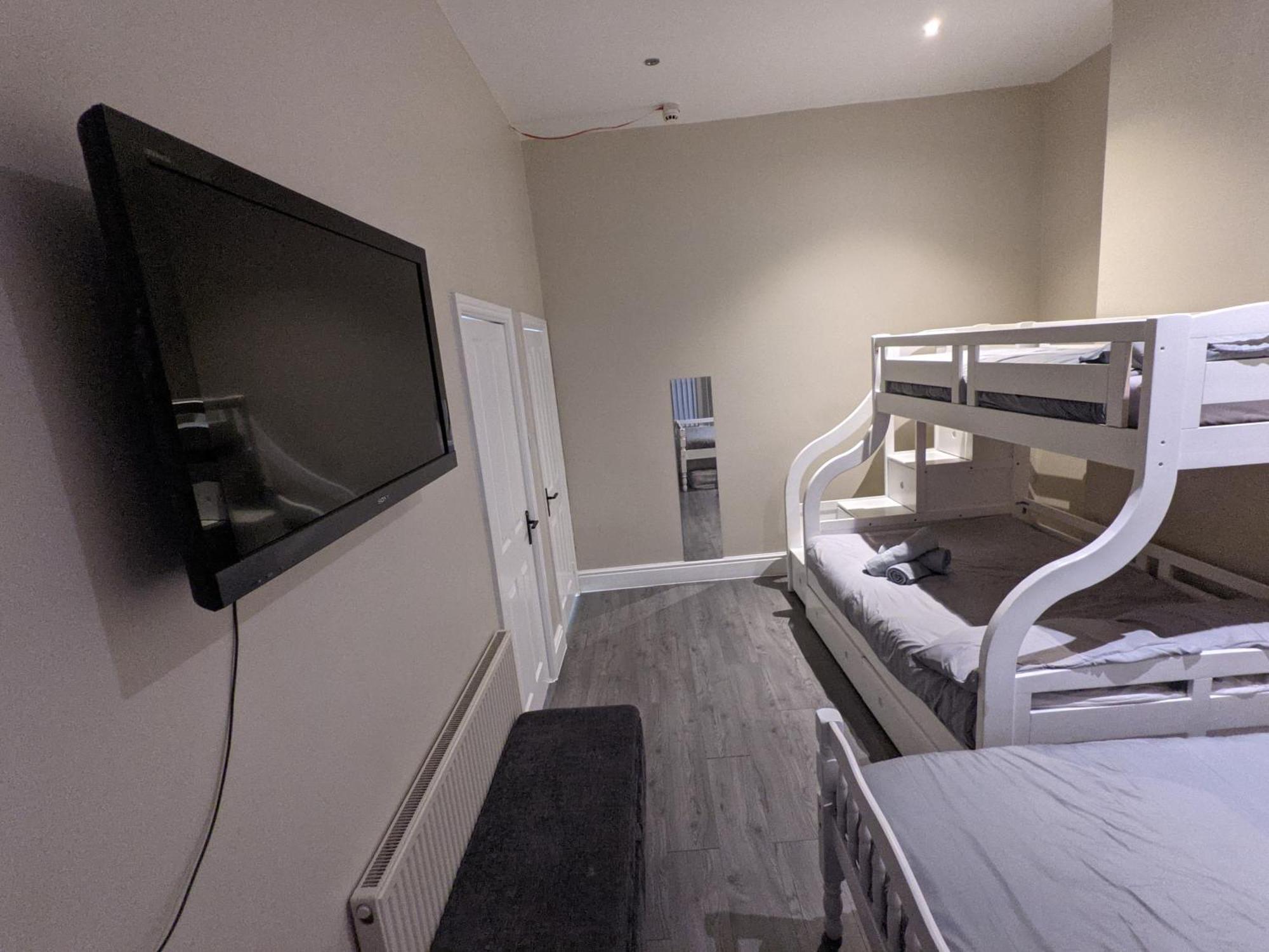 Kop View Hotel Liverpool Phòng bức ảnh